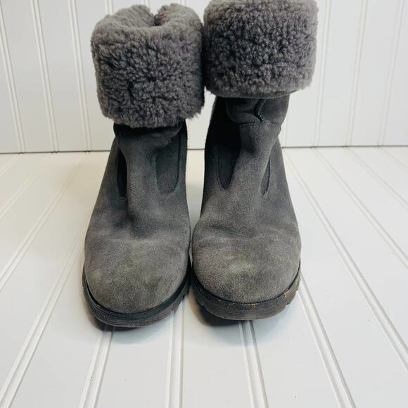 UGG Gray Suede Wedge Shearling Lined Suede Ankle Bootie Sz 8.5 - Picture 3 of 8